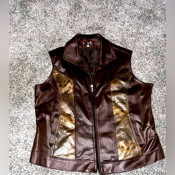 Vintage soft zip up vest with great detail - Picture 1 of 11